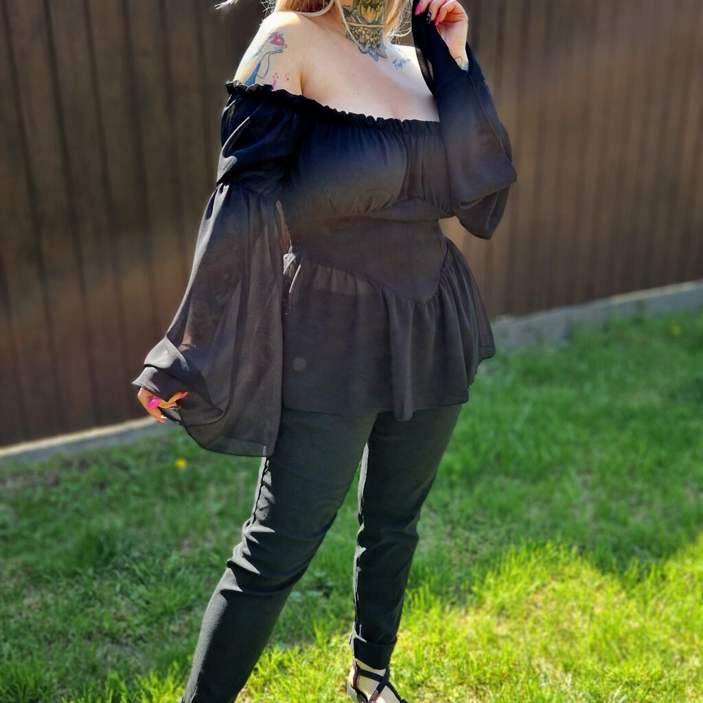 Boglárka felső fekete