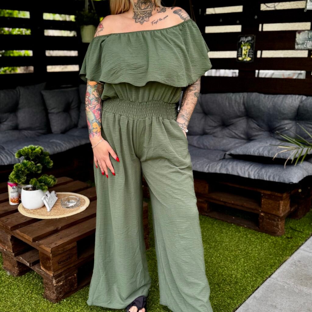 Mila overál khaki